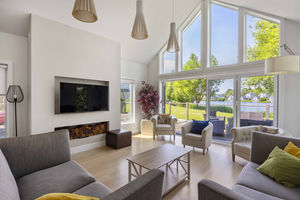 Living area - 2- click for photo gallery